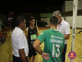 
<a style='margin-left: 5px;' class='btn btn-xs btn-social btn-facebook' href='https://www.facebook.com/sharer/sharer.php?u=https://www.boladovale.com.br/imgs/800-800-90/conteudo/fotos/1509/img1936.jpg' rel='popup' data-width='500' data-height='400'><i class='fa fa-facebook'></i>Compartilhar <span class='hidden-xs'>no Facebook</span>
</a> 
<a class='btn btn-default btn-xs' target='_blank' href='imgs/800-800-90/conteudo/fotos/1509/img1936.jpg'>
<span class='glyphicon glyphicon-cloud-download'></span> Salvar
</a> 
<span></span>