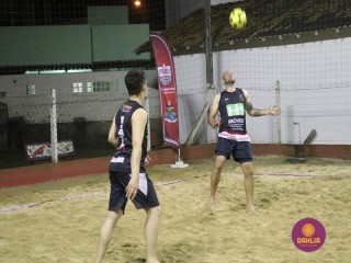 
<a style='margin-left: 5px;' class='btn btn-xs btn-social btn-facebook' href='https://www.facebook.com/sharer/sharer.php?u=https://www.boladovale.com.br/imgs/800-800-90/conteudo/fotos/1509/img2013.jpg' rel='popup' data-width='500' data-height='400'><i class='fa fa-facebook'></i>Compartilhar <span class='hidden-xs'>no Facebook</span>
</a> 
<a class='btn btn-default btn-xs' target='_blank' href='imgs/800-800-90/conteudo/fotos/1509/img2013.jpg'>
<span class='glyphicon glyphicon-cloud-download'></span> Salvar
</a> 
<span></span>