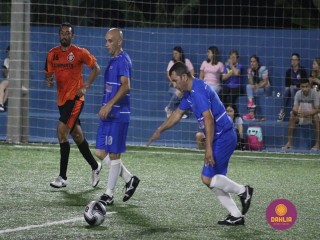 
<a style='margin-left: 5px;' class='btn btn-xs btn-social btn-facebook' href='https://www.facebook.com/sharer/sharer.php?u=https://www.boladovale.com.br/imgs/800-800-90/conteudo/fotos/1510/img2100.jpg' rel='popup' data-width='500' data-height='400'><i class='fa fa-facebook'></i>Compartilhar <span class='hidden-xs'>no Facebook</span>
</a> 
<a class='btn btn-default btn-xs' target='_blank' href='imgs/800-800-90/conteudo/fotos/1510/img2100.jpg'>
<span class='glyphicon glyphicon-cloud-download'></span> Salvar
</a> 
<span></span>
