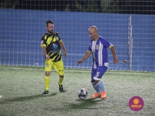 
<a style='margin-left: 5px;' class='btn btn-xs btn-social btn-facebook' href='https://www.facebook.com/sharer/sharer.php?u=https://www.boladovale.com.br/imgs/800-800-90/conteudo/fotos/1511/img2169.jpg' rel='popup' data-width='500' data-height='400'><i class='fa fa-facebook'></i>Compartilhar <span class='hidden-xs'>no Facebook</span>
</a> 
<a class='btn btn-default btn-xs' target='_blank' href='imgs/800-800-90/conteudo/fotos/1511/img2169.jpg'>
<span class='glyphicon glyphicon-cloud-download'></span> Salvar
</a> 
<span></span>