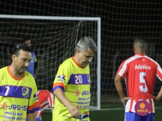 
<a style='margin-left: 5px;' class='btn btn-xs btn-social btn-facebook' href='https://www.facebook.com/sharer/sharer.php?u=https://www.boladovale.com.br/imgs/800-800-90/conteudo/fotos/1512/img2203.jpg' rel='popup' data-width='500' data-height='400'><i class='fa fa-facebook'></i>Compartilhar <span class='hidden-xs'>no Facebook</span>
</a> 
<a class='btn btn-default btn-xs' target='_blank' href='imgs/800-800-90/conteudo/fotos/1512/img2203.jpg'>
<span class='glyphicon glyphicon-cloud-download'></span> Salvar
</a> 
<span></span>