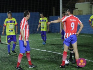 
<a style='margin-left: 5px;' class='btn btn-xs btn-social btn-facebook' href='https://www.facebook.com/sharer/sharer.php?u=https://www.boladovale.com.br/imgs/800-800-90/conteudo/fotos/1512/img2207.jpg' rel='popup' data-width='500' data-height='400'><i class='fa fa-facebook'></i>Compartilhar <span class='hidden-xs'>no Facebook</span>
</a> 
<a class='btn btn-default btn-xs' target='_blank' href='imgs/800-800-90/conteudo/fotos/1512/img2207.jpg'>
<span class='glyphicon glyphicon-cloud-download'></span> Salvar
</a> 
<span></span>