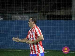 
<a style='margin-left: 5px;' class='btn btn-xs btn-social btn-facebook' href='https://www.facebook.com/sharer/sharer.php?u=https://www.boladovale.com.br/imgs/800-800-90/conteudo/fotos/1512/img2213.jpg' rel='popup' data-width='500' data-height='400'><i class='fa fa-facebook'></i>Compartilhar <span class='hidden-xs'>no Facebook</span>
</a> 
<a class='btn btn-default btn-xs' target='_blank' href='imgs/800-800-90/conteudo/fotos/1512/img2213.jpg'>
<span class='glyphicon glyphicon-cloud-download'></span> Salvar
</a> 
<span></span>