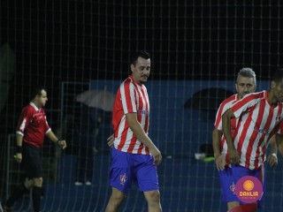 
<a style='margin-left: 5px;' class='btn btn-xs btn-social btn-facebook' href='https://www.facebook.com/sharer/sharer.php?u=https://www.boladovale.com.br/imgs/800-800-90/conteudo/fotos/1512/img2227.jpg' rel='popup' data-width='500' data-height='400'><i class='fa fa-facebook'></i>Compartilhar <span class='hidden-xs'>no Facebook</span>
</a> 
<a class='btn btn-default btn-xs' target='_blank' href='imgs/800-800-90/conteudo/fotos/1512/img2227.jpg'>
<span class='glyphicon glyphicon-cloud-download'></span> Salvar
</a> 
<span></span>