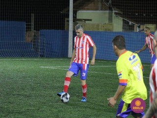 
<a style='margin-left: 5px;' class='btn btn-xs btn-social btn-facebook' href='https://www.facebook.com/sharer/sharer.php?u=https://www.boladovale.com.br/imgs/800-800-90/conteudo/fotos/1512/img2230.jpg' rel='popup' data-width='500' data-height='400'><i class='fa fa-facebook'></i>Compartilhar <span class='hidden-xs'>no Facebook</span>
</a> 
<a class='btn btn-default btn-xs' target='_blank' href='imgs/800-800-90/conteudo/fotos/1512/img2230.jpg'>
<span class='glyphicon glyphicon-cloud-download'></span> Salvar
</a> 
<span></span>