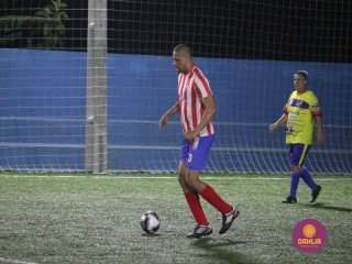 
<a style='margin-left: 5px;' class='btn btn-xs btn-social btn-facebook' href='https://www.facebook.com/sharer/sharer.php?u=https://www.boladovale.com.br/imgs/800-800-90/conteudo/fotos/1512/img2233.jpg' rel='popup' data-width='500' data-height='400'><i class='fa fa-facebook'></i>Compartilhar <span class='hidden-xs'>no Facebook</span>
</a> 
<a class='btn btn-default btn-xs' target='_blank' href='imgs/800-800-90/conteudo/fotos/1512/img2233.jpg'>
<span class='glyphicon glyphicon-cloud-download'></span> Salvar
</a> 
<span></span>