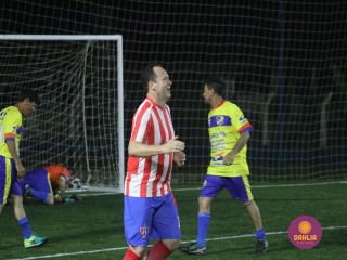 
<a style='margin-left: 5px;' class='btn btn-xs btn-social btn-facebook' href='https://www.facebook.com/sharer/sharer.php?u=https://www.boladovale.com.br/imgs/800-800-90/conteudo/fotos/1512/img2258.jpg' rel='popup' data-width='500' data-height='400'><i class='fa fa-facebook'></i>Compartilhar <span class='hidden-xs'>no Facebook</span>
</a> 
<a class='btn btn-default btn-xs' target='_blank' href='imgs/800-800-90/conteudo/fotos/1512/img2258.jpg'>
<span class='glyphicon glyphicon-cloud-download'></span> Salvar
</a> 
<span></span>