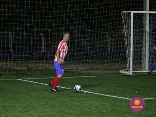 
<a style='margin-left: 5px;' class='btn btn-xs btn-social btn-facebook' href='https://www.facebook.com/sharer/sharer.php?u=https://www.boladovale.com.br/imgs/800-800-90/conteudo/fotos/1512/img2265.jpg' rel='popup' data-width='500' data-height='400'><i class='fa fa-facebook'></i>Compartilhar <span class='hidden-xs'>no Facebook</span>
</a> 
<a class='btn btn-default btn-xs' target='_blank' href='imgs/800-800-90/conteudo/fotos/1512/img2265.jpg'>
<span class='glyphicon glyphicon-cloud-download'></span> Salvar
</a> 
<span></span>
