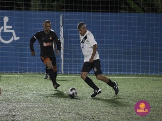 
<a style='margin-left: 5px;' class='btn btn-xs btn-social btn-facebook' href='https://www.facebook.com/sharer/sharer.php?u=https://www.boladovale.com.br/imgs/800-800-90/conteudo/fotos/1514/img8610.jpg' rel='popup' data-width='500' data-height='400'><i class='fa fa-facebook'></i>Compartilhar <span class='hidden-xs'>no Facebook</span>
</a> 
<a class='btn btn-default btn-xs' target='_blank' href='imgs/800-800-90/conteudo/fotos/1514/img8610.jpg'>
<span class='glyphicon glyphicon-cloud-download'></span> Salvar
</a> 
<span></span>