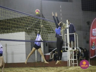 
<a style='margin-left: 5px;' class='btn btn-xs btn-social btn-facebook' href='https://www.facebook.com/sharer/sharer.php?u=https://www.boladovale.com.br/imgs/800-800-90/conteudo/fotos/1517/img2398.jpg' rel='popup' data-width='500' data-height='400'><i class='fa fa-facebook'></i>Compartilhar <span class='hidden-xs'>no Facebook</span>
</a> 
<a class='btn btn-default btn-xs' target='_blank' href='imgs/800-800-90/conteudo/fotos/1517/img2398.jpg'>
<span class='glyphicon glyphicon-cloud-download'></span> Salvar
</a> 
<span></span>