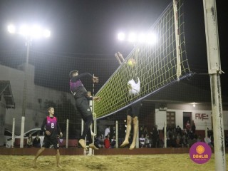 
<a style='margin-left: 5px;' class='btn btn-xs btn-social btn-facebook' href='https://www.facebook.com/sharer/sharer.php?u=https://www.boladovale.com.br/imgs/800-800-90/conteudo/fotos/1517/img2500.jpg' rel='popup' data-width='500' data-height='400'><i class='fa fa-facebook'></i>Compartilhar <span class='hidden-xs'>no Facebook</span>
</a> 
<a class='btn btn-default btn-xs' target='_blank' href='imgs/800-800-90/conteudo/fotos/1517/img2500.jpg'>
<span class='glyphicon glyphicon-cloud-download'></span> Salvar
</a> 
<span></span>