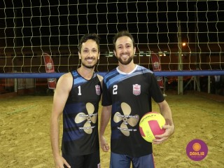 
<a style='margin-left: 5px;' class='btn btn-xs btn-social btn-facebook' href='https://www.facebook.com/sharer/sharer.php?u=https://www.boladovale.com.br/imgs/800-800-90/conteudo/fotos/1517/img2532.jpg' rel='popup' data-width='500' data-height='400'><i class='fa fa-facebook'></i>Compartilhar <span class='hidden-xs'>no Facebook</span>
</a> 
<a class='btn btn-default btn-xs' target='_blank' href='imgs/800-800-90/conteudo/fotos/1517/img2532.jpg'>
<span class='glyphicon glyphicon-cloud-download'></span> Salvar
</a> 
<span></span>