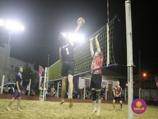 
<a style='margin-left: 5px;' class='btn btn-xs btn-social btn-facebook' href='https://www.facebook.com/sharer/sharer.php?u=https://www.boladovale.com.br/imgs/800-800-90/conteudo/fotos/1517/img2564.jpg' rel='popup' data-width='500' data-height='400'><i class='fa fa-facebook'></i>Compartilhar <span class='hidden-xs'>no Facebook</span>
</a> 
<a class='btn btn-default btn-xs' target='_blank' href='imgs/800-800-90/conteudo/fotos/1517/img2564.jpg'>
<span class='glyphicon glyphicon-cloud-download'></span> Salvar
</a> 
<span></span>