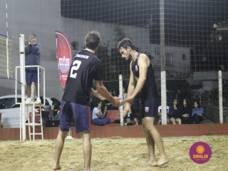
<a style='margin-left: 5px;' class='btn btn-xs btn-social btn-facebook' href='https://www.facebook.com/sharer/sharer.php?u=https://www.boladovale.com.br/imgs/800-800-90/conteudo/fotos/1517/img2588.jpg' rel='popup' data-width='500' data-height='400'><i class='fa fa-facebook'></i>Compartilhar <span class='hidden-xs'>no Facebook</span>
</a> 
<a class='btn btn-default btn-xs' target='_blank' href='imgs/800-800-90/conteudo/fotos/1517/img2588.jpg'>
<span class='glyphicon glyphicon-cloud-download'></span> Salvar
</a> 
<span></span>
