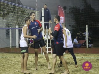 
<a style='margin-left: 5px;' class='btn btn-xs btn-social btn-facebook' href='https://www.facebook.com/sharer/sharer.php?u=https://www.boladovale.com.br/imgs/800-800-90/conteudo/fotos/1517/img2601.jpg' rel='popup' data-width='500' data-height='400'><i class='fa fa-facebook'></i>Compartilhar <span class='hidden-xs'>no Facebook</span>
</a> 
<a class='btn btn-default btn-xs' target='_blank' href='imgs/800-800-90/conteudo/fotos/1517/img2601.jpg'>
<span class='glyphicon glyphicon-cloud-download'></span> Salvar
</a> 
<span></span>