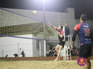 
<a style='margin-left: 5px;' class='btn btn-xs btn-social btn-facebook' href='https://www.facebook.com/sharer/sharer.php?u=https://www.boladovale.com.br/imgs/800-800-90/conteudo/fotos/1517/img2611.jpg' rel='popup' data-width='500' data-height='400'><i class='fa fa-facebook'></i>Compartilhar <span class='hidden-xs'>no Facebook</span>
</a> 
<a class='btn btn-default btn-xs' target='_blank' href='imgs/800-800-90/conteudo/fotos/1517/img2611.jpg'>
<span class='glyphicon glyphicon-cloud-download'></span> Salvar
</a> 
<span></span>