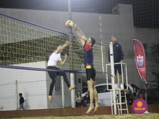 
<a style='margin-left: 5px;' class='btn btn-xs btn-social btn-facebook' href='https://www.facebook.com/sharer/sharer.php?u=https://www.boladovale.com.br/imgs/800-800-90/conteudo/fotos/1517/img2624.jpg' rel='popup' data-width='500' data-height='400'><i class='fa fa-facebook'></i>Compartilhar <span class='hidden-xs'>no Facebook</span>
</a> 
<a class='btn btn-default btn-xs' target='_blank' href='imgs/800-800-90/conteudo/fotos/1517/img2624.jpg'>
<span class='glyphicon glyphicon-cloud-download'></span> Salvar
</a> 
<span></span>