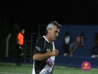
<a style='margin-left: 5px;' class='btn btn-xs btn-social btn-facebook' href='https://www.facebook.com/sharer/sharer.php?u=https://www.boladovale.com.br/imgs/800-800-90/conteudo/fotos/1518/img2666.jpg' rel='popup' data-width='500' data-height='400'><i class='fa fa-facebook'></i>Compartilhar <span class='hidden-xs'>no Facebook</span>
</a> 
<a class='btn btn-default btn-xs' target='_blank' href='imgs/800-800-90/conteudo/fotos/1518/img2666.jpg'>
<span class='glyphicon glyphicon-cloud-download'></span> Salvar
</a> 
<span></span>