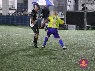 
<a style='margin-left: 5px;' class='btn btn-xs btn-social btn-facebook' href='https://www.facebook.com/sharer/sharer.php?u=https://www.boladovale.com.br/imgs/800-800-90/conteudo/fotos/1518/img2673.jpg' rel='popup' data-width='500' data-height='400'><i class='fa fa-facebook'></i>Compartilhar <span class='hidden-xs'>no Facebook</span>
</a> 
<a class='btn btn-default btn-xs' target='_blank' href='imgs/800-800-90/conteudo/fotos/1518/img2673.jpg'>
<span class='glyphicon glyphicon-cloud-download'></span> Salvar
</a> 
<span></span>