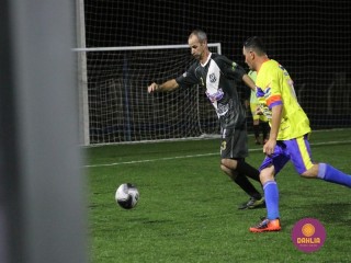 
<a style='margin-left: 5px;' class='btn btn-xs btn-social btn-facebook' href='https://www.facebook.com/sharer/sharer.php?u=https://www.boladovale.com.br/imgs/800-800-90/conteudo/fotos/1518/img2679.jpg' rel='popup' data-width='500' data-height='400'><i class='fa fa-facebook'></i>Compartilhar <span class='hidden-xs'>no Facebook</span>
</a> 
<a class='btn btn-default btn-xs' target='_blank' href='imgs/800-800-90/conteudo/fotos/1518/img2679.jpg'>
<span class='glyphicon glyphicon-cloud-download'></span> Salvar
</a> 
<span></span>