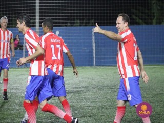 
<a style='margin-left: 5px;' class='btn btn-xs btn-social btn-facebook' href='https://www.facebook.com/sharer/sharer.php?u=https://www.boladovale.com.br/imgs/800-800-90/conteudo/fotos/1519/img2716.jpg' rel='popup' data-width='500' data-height='400'><i class='fa fa-facebook'></i>Compartilhar <span class='hidden-xs'>no Facebook</span>
</a> 
<a class='btn btn-default btn-xs' target='_blank' href='imgs/800-800-90/conteudo/fotos/1519/img2716.jpg'>
<span class='glyphicon glyphicon-cloud-download'></span> Salvar
</a> 
<span></span>