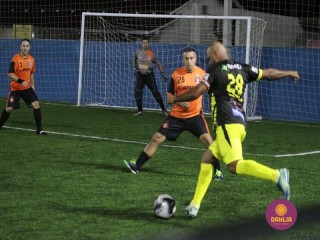
<a style='margin-left: 5px;' class='btn btn-xs btn-social btn-facebook' href='https://www.facebook.com/sharer/sharer.php?u=https://www.boladovale.com.br/imgs/800-800-90/conteudo/fotos/1520/img2799.jpg' rel='popup' data-width='500' data-height='400'><i class='fa fa-facebook'></i>Compartilhar <span class='hidden-xs'>no Facebook</span>
</a> 
<a class='btn btn-default btn-xs' target='_blank' href='imgs/800-800-90/conteudo/fotos/1520/img2799.jpg'>
<span class='glyphicon glyphicon-cloud-download'></span> Salvar
</a> 
<span></span>