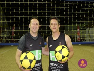 
<a style='margin-left: 5px;' class='btn btn-xs btn-social btn-facebook' href='https://www.facebook.com/sharer/sharer.php?u=https://www.boladovale.com.br/imgs/800-800-90/conteudo/fotos/1521/img8773.jpg' rel='popup' data-width='500' data-height='400'><i class='fa fa-facebook'></i>Compartilhar <span class='hidden-xs'>no Facebook</span>
</a> 
<a class='btn btn-default btn-xs' target='_blank' href='imgs/800-800-90/conteudo/fotos/1521/img8773.jpg'>
<span class='glyphicon glyphicon-cloud-download'></span> Salvar
</a> 
<span></span>