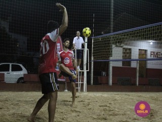 
<a style='margin-left: 5px;' class='btn btn-xs btn-social btn-facebook' href='https://www.facebook.com/sharer/sharer.php?u=https://www.boladovale.com.br/imgs/800-800-90/conteudo/fotos/1521/img8786.jpg' rel='popup' data-width='500' data-height='400'><i class='fa fa-facebook'></i>Compartilhar <span class='hidden-xs'>no Facebook</span>
</a> 
<a class='btn btn-default btn-xs' target='_blank' href='imgs/800-800-90/conteudo/fotos/1521/img8786.jpg'>
<span class='glyphicon glyphicon-cloud-download'></span> Salvar
</a> 
<span></span>