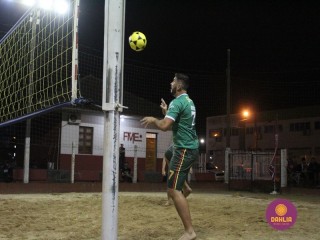 
<a style='margin-left: 5px;' class='btn btn-xs btn-social btn-facebook' href='https://www.facebook.com/sharer/sharer.php?u=https://www.boladovale.com.br/imgs/800-800-90/conteudo/fotos/1521/img8898.jpg' rel='popup' data-width='500' data-height='400'><i class='fa fa-facebook'></i>Compartilhar <span class='hidden-xs'>no Facebook</span>
</a> 
<a class='btn btn-default btn-xs' target='_blank' href='imgs/800-800-90/conteudo/fotos/1521/img8898.jpg'>
<span class='glyphicon glyphicon-cloud-download'></span> Salvar
</a> 
<span></span>