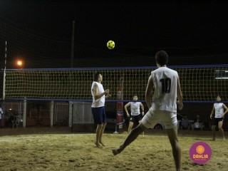 
<a style='margin-left: 5px;' class='btn btn-xs btn-social btn-facebook' href='https://www.facebook.com/sharer/sharer.php?u=https://www.boladovale.com.br/imgs/800-800-90/conteudo/fotos/1521/img8951.jpg' rel='popup' data-width='500' data-height='400'><i class='fa fa-facebook'></i>Compartilhar <span class='hidden-xs'>no Facebook</span>
</a> 
<a class='btn btn-default btn-xs' target='_blank' href='imgs/800-800-90/conteudo/fotos/1521/img8951.jpg'>
<span class='glyphicon glyphicon-cloud-download'></span> Salvar
</a> 
<span></span>