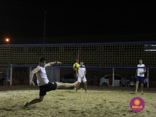 
<a style='margin-left: 5px;' class='btn btn-xs btn-social btn-facebook' href='https://www.facebook.com/sharer/sharer.php?u=https://www.boladovale.com.br/imgs/800-800-90/conteudo/fotos/1521/img8956.jpg' rel='popup' data-width='500' data-height='400'><i class='fa fa-facebook'></i>Compartilhar <span class='hidden-xs'>no Facebook</span>
</a> 
<a class='btn btn-default btn-xs' target='_blank' href='imgs/800-800-90/conteudo/fotos/1521/img8956.jpg'>
<span class='glyphicon glyphicon-cloud-download'></span> Salvar
</a> 
<span></span>
