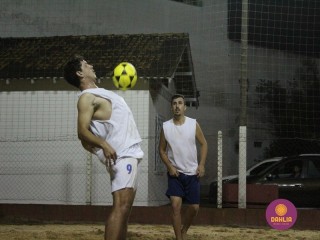 
<a style='margin-left: 5px;' class='btn btn-xs btn-social btn-facebook' href='https://www.facebook.com/sharer/sharer.php?u=https://www.boladovale.com.br/imgs/800-800-90/conteudo/fotos/1521/img8977.jpg' rel='popup' data-width='500' data-height='400'><i class='fa fa-facebook'></i>Compartilhar <span class='hidden-xs'>no Facebook</span>
</a> 
<a class='btn btn-default btn-xs' target='_blank' href='imgs/800-800-90/conteudo/fotos/1521/img8977.jpg'>
<span class='glyphicon glyphicon-cloud-download'></span> Salvar
</a> 
<span></span>
