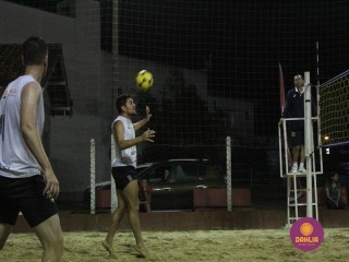 
<a style='margin-left: 5px;' class='btn btn-xs btn-social btn-facebook' href='https://www.facebook.com/sharer/sharer.php?u=https://www.boladovale.com.br/imgs/800-800-90/conteudo/fotos/1521/img8985.jpg' rel='popup' data-width='500' data-height='400'><i class='fa fa-facebook'></i>Compartilhar <span class='hidden-xs'>no Facebook</span>
</a> 
<a class='btn btn-default btn-xs' target='_blank' href='imgs/800-800-90/conteudo/fotos/1521/img8985.jpg'>
<span class='glyphicon glyphicon-cloud-download'></span> Salvar
</a> 
<span></span>