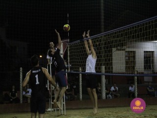 
<a style='margin-left: 5px;' class='btn btn-xs btn-social btn-facebook' href='https://www.facebook.com/sharer/sharer.php?u=https://www.boladovale.com.br/imgs/800-800-90/conteudo/fotos/1522/img9005.jpg' rel='popup' data-width='500' data-height='400'><i class='fa fa-facebook'></i>Compartilhar <span class='hidden-xs'>no Facebook</span>
</a> 
<a class='btn btn-default btn-xs' target='_blank' href='imgs/800-800-90/conteudo/fotos/1522/img9005.jpg'>
<span class='glyphicon glyphicon-cloud-download'></span> Salvar
</a> 
<span></span>