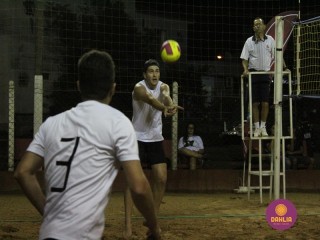 
<a style='margin-left: 5px;' class='btn btn-xs btn-social btn-facebook' href='https://www.facebook.com/sharer/sharer.php?u=https://www.boladovale.com.br/imgs/800-800-90/conteudo/fotos/1522/img9008.jpg' rel='popup' data-width='500' data-height='400'><i class='fa fa-facebook'></i>Compartilhar <span class='hidden-xs'>no Facebook</span>
</a> 
<a class='btn btn-default btn-xs' target='_blank' href='imgs/800-800-90/conteudo/fotos/1522/img9008.jpg'>
<span class='glyphicon glyphicon-cloud-download'></span> Salvar
</a> 
<span></span>