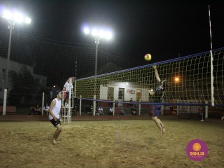 
<a style='margin-left: 5px;' class='btn btn-xs btn-social btn-facebook' href='https://www.facebook.com/sharer/sharer.php?u=https://www.boladovale.com.br/imgs/800-800-90/conteudo/fotos/1522/img9014.jpg' rel='popup' data-width='500' data-height='400'><i class='fa fa-facebook'></i>Compartilhar <span class='hidden-xs'>no Facebook</span>
</a> 
<a class='btn btn-default btn-xs' target='_blank' href='imgs/800-800-90/conteudo/fotos/1522/img9014.jpg'>
<span class='glyphicon glyphicon-cloud-download'></span> Salvar
</a> 
<span></span>