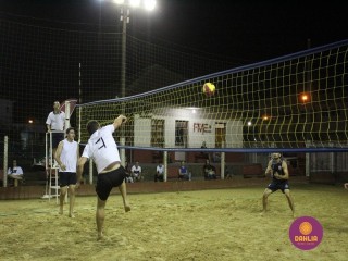 
<a style='margin-left: 5px;' class='btn btn-xs btn-social btn-facebook' href='https://www.facebook.com/sharer/sharer.php?u=https://www.boladovale.com.br/imgs/800-800-90/conteudo/fotos/1522/img9015.jpg' rel='popup' data-width='500' data-height='400'><i class='fa fa-facebook'></i>Compartilhar <span class='hidden-xs'>no Facebook</span>
</a> 
<a class='btn btn-default btn-xs' target='_blank' href='imgs/800-800-90/conteudo/fotos/1522/img9015.jpg'>
<span class='glyphicon glyphicon-cloud-download'></span> Salvar
</a> 
<span></span>