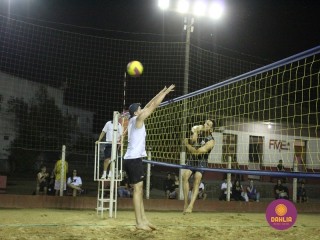 
<a style='margin-left: 5px;' class='btn btn-xs btn-social btn-facebook' href='https://www.facebook.com/sharer/sharer.php?u=https://www.boladovale.com.br/imgs/800-800-90/conteudo/fotos/1522/img9021.jpg' rel='popup' data-width='500' data-height='400'><i class='fa fa-facebook'></i>Compartilhar <span class='hidden-xs'>no Facebook</span>
</a> 
<a class='btn btn-default btn-xs' target='_blank' href='imgs/800-800-90/conteudo/fotos/1522/img9021.jpg'>
<span class='glyphicon glyphicon-cloud-download'></span> Salvar
</a> 
<span></span>