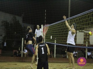 
<a style='margin-left: 5px;' class='btn btn-xs btn-social btn-facebook' href='https://www.facebook.com/sharer/sharer.php?u=https://www.boladovale.com.br/imgs/800-800-90/conteudo/fotos/1522/img9034.jpg' rel='popup' data-width='500' data-height='400'><i class='fa fa-facebook'></i>Compartilhar <span class='hidden-xs'>no Facebook</span>
</a> 
<a class='btn btn-default btn-xs' target='_blank' href='imgs/800-800-90/conteudo/fotos/1522/img9034.jpg'>
<span class='glyphicon glyphicon-cloud-download'></span> Salvar
</a> 
<span></span>