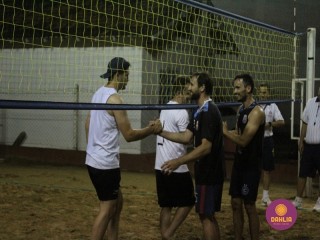 
<a style='margin-left: 5px;' class='btn btn-xs btn-social btn-facebook' href='https://www.facebook.com/sharer/sharer.php?u=https://www.boladovale.com.br/imgs/800-800-90/conteudo/fotos/1522/img9046.jpg' rel='popup' data-width='500' data-height='400'><i class='fa fa-facebook'></i>Compartilhar <span class='hidden-xs'>no Facebook</span>
</a> 
<a class='btn btn-default btn-xs' target='_blank' href='imgs/800-800-90/conteudo/fotos/1522/img9046.jpg'>
<span class='glyphicon glyphicon-cloud-download'></span> Salvar
</a> 
<span></span>