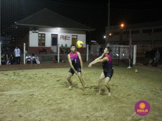 
<a style='margin-left: 5px;' class='btn btn-xs btn-social btn-facebook' href='https://www.facebook.com/sharer/sharer.php?u=https://www.boladovale.com.br/imgs/800-800-90/conteudo/fotos/1522/img9068.jpg' rel='popup' data-width='500' data-height='400'><i class='fa fa-facebook'></i>Compartilhar <span class='hidden-xs'>no Facebook</span>
</a> 
<a class='btn btn-default btn-xs' target='_blank' href='imgs/800-800-90/conteudo/fotos/1522/img9068.jpg'>
<span class='glyphicon glyphicon-cloud-download'></span> Salvar
</a> 
<span></span>