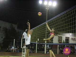
<a style='margin-left: 5px;' class='btn btn-xs btn-social btn-facebook' href='https://www.facebook.com/sharer/sharer.php?u=https://www.boladovale.com.br/imgs/800-800-90/conteudo/fotos/1522/img9108.jpg' rel='popup' data-width='500' data-height='400'><i class='fa fa-facebook'></i>Compartilhar <span class='hidden-xs'>no Facebook</span>
</a> 
<a class='btn btn-default btn-xs' target='_blank' href='imgs/800-800-90/conteudo/fotos/1522/img9108.jpg'>
<span class='glyphicon glyphicon-cloud-download'></span> Salvar
</a> 
<span></span>