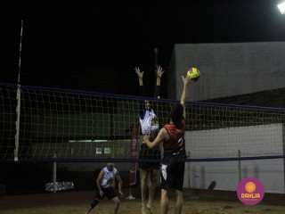 
<a style='margin-left: 5px;' class='btn btn-xs btn-social btn-facebook' href='https://www.facebook.com/sharer/sharer.php?u=https://www.boladovale.com.br/imgs/800-800-90/conteudo/fotos/1522/img9159.jpg' rel='popup' data-width='500' data-height='400'><i class='fa fa-facebook'></i>Compartilhar <span class='hidden-xs'>no Facebook</span>
</a> 
<a class='btn btn-default btn-xs' target='_blank' href='imgs/800-800-90/conteudo/fotos/1522/img9159.jpg'>
<span class='glyphicon glyphicon-cloud-download'></span> Salvar
</a> 
<span></span>