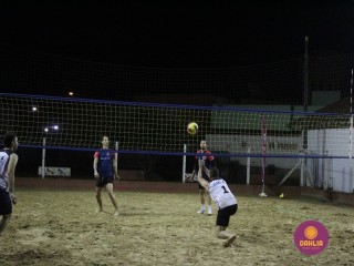 
<a style='margin-left: 5px;' class='btn btn-xs btn-social btn-facebook' href='https://www.facebook.com/sharer/sharer.php?u=https://www.boladovale.com.br/imgs/800-800-90/conteudo/fotos/1522/img9213.jpg' rel='popup' data-width='500' data-height='400'><i class='fa fa-facebook'></i>Compartilhar <span class='hidden-xs'>no Facebook</span>
</a> 
<a class='btn btn-default btn-xs' target='_blank' href='imgs/800-800-90/conteudo/fotos/1522/img9213.jpg'>
<span class='glyphicon glyphicon-cloud-download'></span> Salvar
</a> 
<span></span>