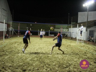
<a style='margin-left: 5px;' class='btn btn-xs btn-social btn-facebook' href='https://www.facebook.com/sharer/sharer.php?u=https://www.boladovale.com.br/imgs/800-800-90/conteudo/fotos/1522/img9215.jpg' rel='popup' data-width='500' data-height='400'><i class='fa fa-facebook'></i>Compartilhar <span class='hidden-xs'>no Facebook</span>
</a> 
<a class='btn btn-default btn-xs' target='_blank' href='imgs/800-800-90/conteudo/fotos/1522/img9215.jpg'>
<span class='glyphicon glyphicon-cloud-download'></span> Salvar
</a> 
<span></span>