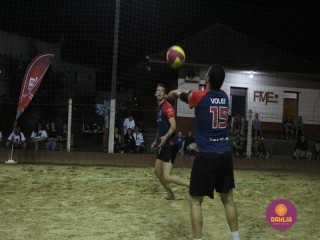 
<a style='margin-left: 5px;' class='btn btn-xs btn-social btn-facebook' href='https://www.facebook.com/sharer/sharer.php?u=https://www.boladovale.com.br/imgs/800-800-90/conteudo/fotos/1522/img9229.jpg' rel='popup' data-width='500' data-height='400'><i class='fa fa-facebook'></i>Compartilhar <span class='hidden-xs'>no Facebook</span>
</a> 
<a class='btn btn-default btn-xs' target='_blank' href='imgs/800-800-90/conteudo/fotos/1522/img9229.jpg'>
<span class='glyphicon glyphicon-cloud-download'></span> Salvar
</a> 
<span></span>