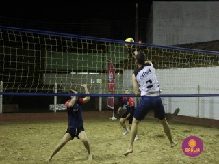 
<a style='margin-left: 5px;' class='btn btn-xs btn-social btn-facebook' href='https://www.facebook.com/sharer/sharer.php?u=https://www.boladovale.com.br/imgs/800-800-90/conteudo/fotos/1522/img9235.jpg' rel='popup' data-width='500' data-height='400'><i class='fa fa-facebook'></i>Compartilhar <span class='hidden-xs'>no Facebook</span>
</a> 
<a class='btn btn-default btn-xs' target='_blank' href='imgs/800-800-90/conteudo/fotos/1522/img9235.jpg'>
<span class='glyphicon glyphicon-cloud-download'></span> Salvar
</a> 
<span></span>