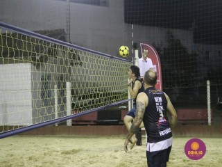 
<a style='margin-left: 5px;' class='btn btn-xs btn-social btn-facebook' href='https://www.facebook.com/sharer/sharer.php?u=https://www.boladovale.com.br/imgs/800-800-90/conteudo/fotos/1523/img9252.jpg' rel='popup' data-width='500' data-height='400'><i class='fa fa-facebook'></i>Compartilhar <span class='hidden-xs'>no Facebook</span>
</a> 
<a class='btn btn-default btn-xs' target='_blank' href='imgs/800-800-90/conteudo/fotos/1523/img9252.jpg'>
<span class='glyphicon glyphicon-cloud-download'></span> Salvar
</a> 
<span></span>