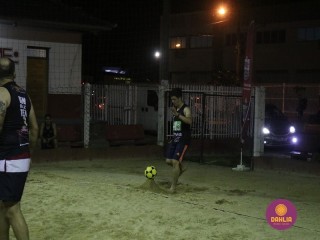 
<a style='margin-left: 5px;' class='btn btn-xs btn-social btn-facebook' href='https://www.facebook.com/sharer/sharer.php?u=https://www.boladovale.com.br/imgs/800-800-90/conteudo/fotos/1523/img9255.jpg' rel='popup' data-width='500' data-height='400'><i class='fa fa-facebook'></i>Compartilhar <span class='hidden-xs'>no Facebook</span>
</a> 
<a class='btn btn-default btn-xs' target='_blank' href='imgs/800-800-90/conteudo/fotos/1523/img9255.jpg'>
<span class='glyphicon glyphicon-cloud-download'></span> Salvar
</a> 
<span></span>
