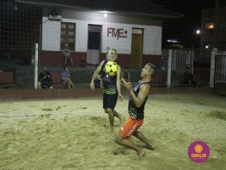 
<a style='margin-left: 5px;' class='btn btn-xs btn-social btn-facebook' href='https://www.facebook.com/sharer/sharer.php?u=https://www.boladovale.com.br/imgs/800-800-90/conteudo/fotos/1523/img9331.jpg' rel='popup' data-width='500' data-height='400'><i class='fa fa-facebook'></i>Compartilhar <span class='hidden-xs'>no Facebook</span>
</a> 
<a class='btn btn-default btn-xs' target='_blank' href='imgs/800-800-90/conteudo/fotos/1523/img9331.jpg'>
<span class='glyphicon glyphicon-cloud-download'></span> Salvar
</a> 
<span></span>